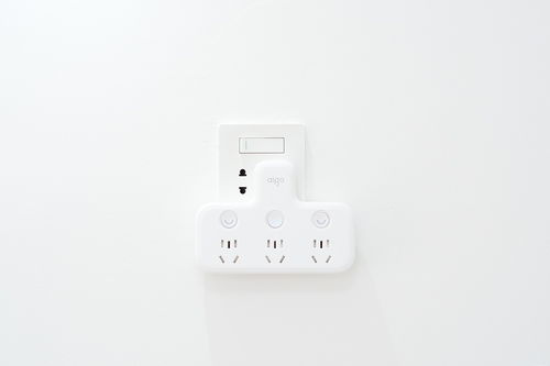 装修中的'后悔药' 闲置仓库改造中插座不足的解决之道——电工开关